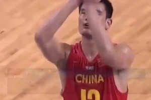 手真硬！04年奧運會，姚明&杜鋒最后四罰四中，幫助中國男籃擊敗塞黑進八強