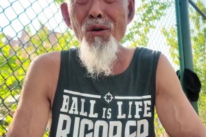 73歲大爺分享苦練勾手的經(jīng)歷，從年輕時(shí)到年老，最終練成一手絕活