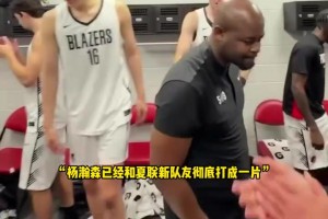 楊瀚森更衣室潑水狂歡，還獲主帥中文鼓勵，坦言能聽懂交流最開心