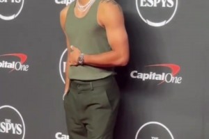 男人誰不羨慕這身材？塔圖姆出席年度體育卓越成就獎頒獎典禮