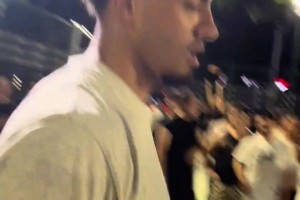 太猛啦?? 徐家匯公園死亡隔扣。來之NBA勇士隊的球員...