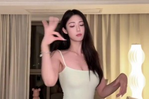 女籃卓識這顏值這腰臀比太頂了！身材比例絕了，直接出道吧！??