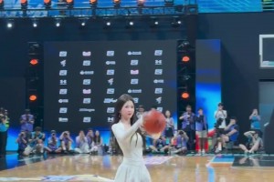 一流顏值&身材??女演員虞書欣現(xiàn)身AUBL現(xiàn)場投籃~